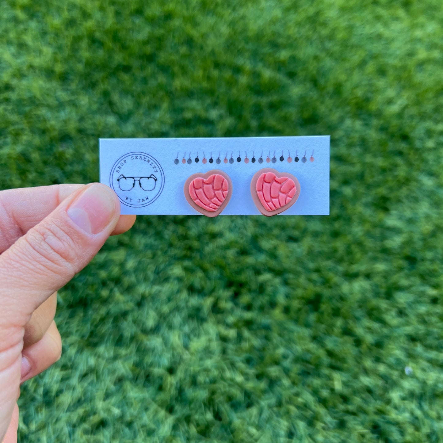 Concha Heart Stud Earrings